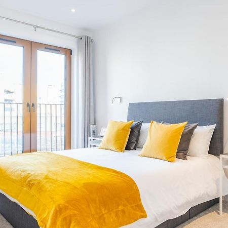 St Albans 2 Bed Luxury City Apartment, 5 Mins Walk To Train & Allocated Parking ภายนอก รูปภาพ