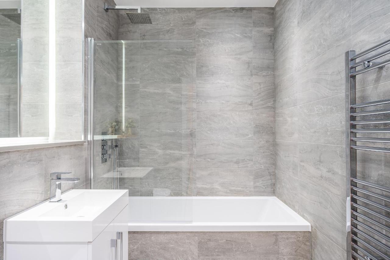 St Albans 2 Bed Luxury City Apartment, 5 Mins Walk To Train & Allocated Parking ภายนอก รูปภาพ