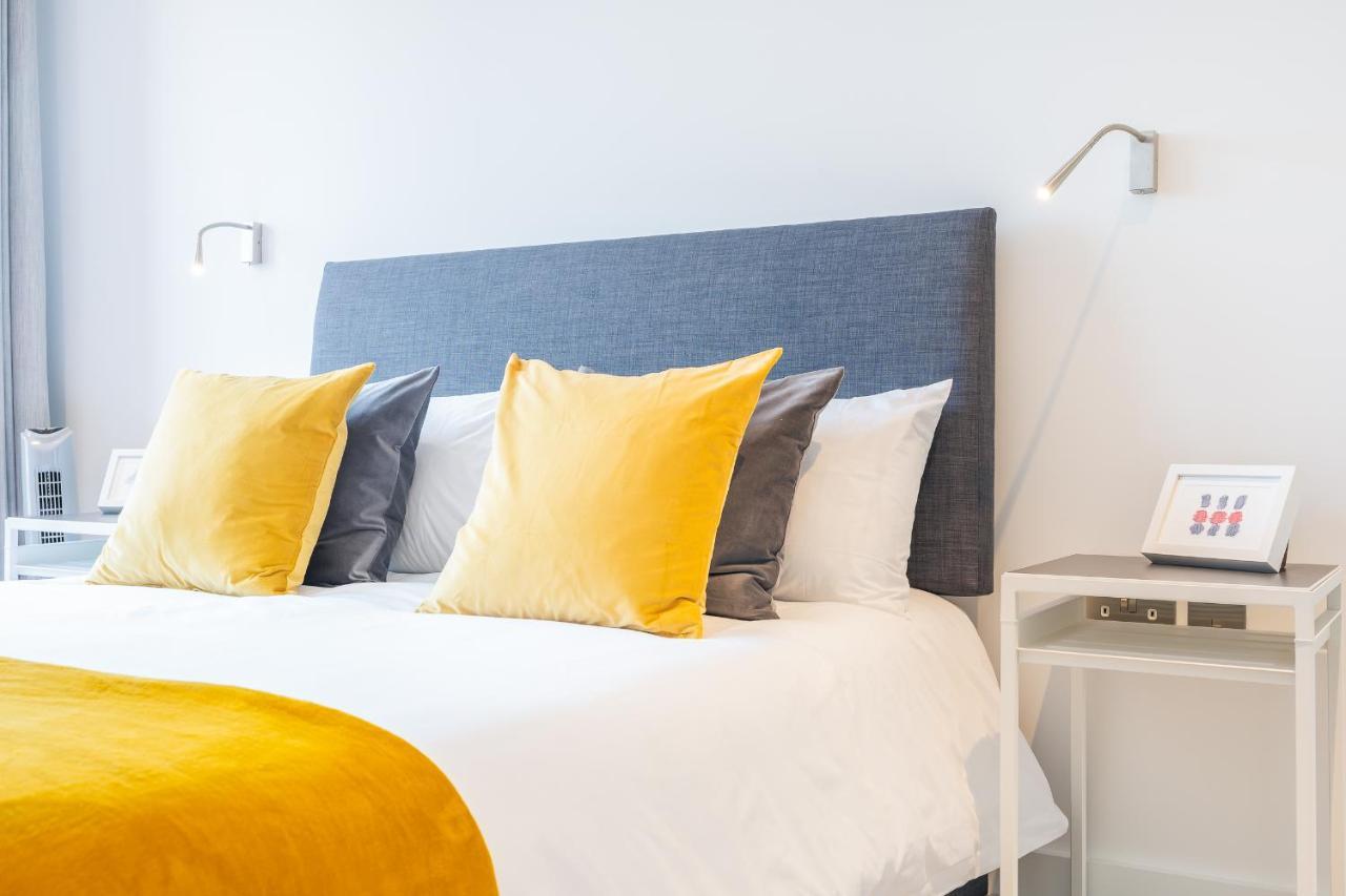St Albans 2 Bed Luxury City Apartment, 5 Mins Walk To Train & Allocated Parking ภายนอก รูปภาพ