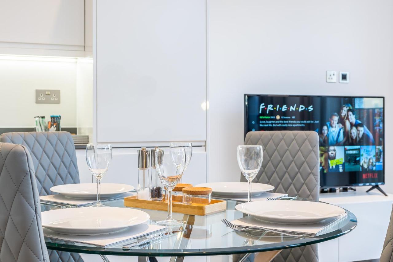 St Albans 2 Bed Luxury City Apartment, 5 Mins Walk To Train & Allocated Parking ภายนอก รูปภาพ