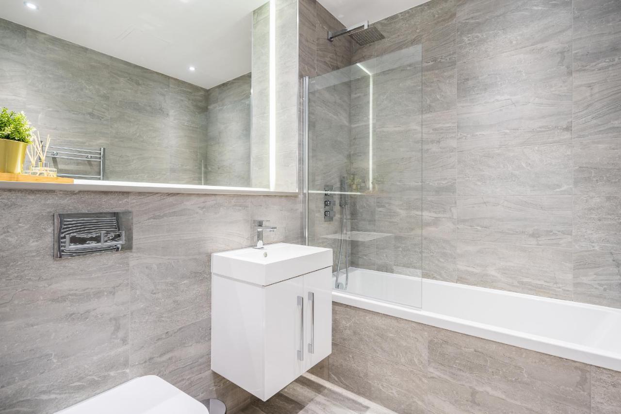 St Albans 2 Bed Luxury City Apartment, 5 Mins Walk To Train & Allocated Parking ภายนอก รูปภาพ