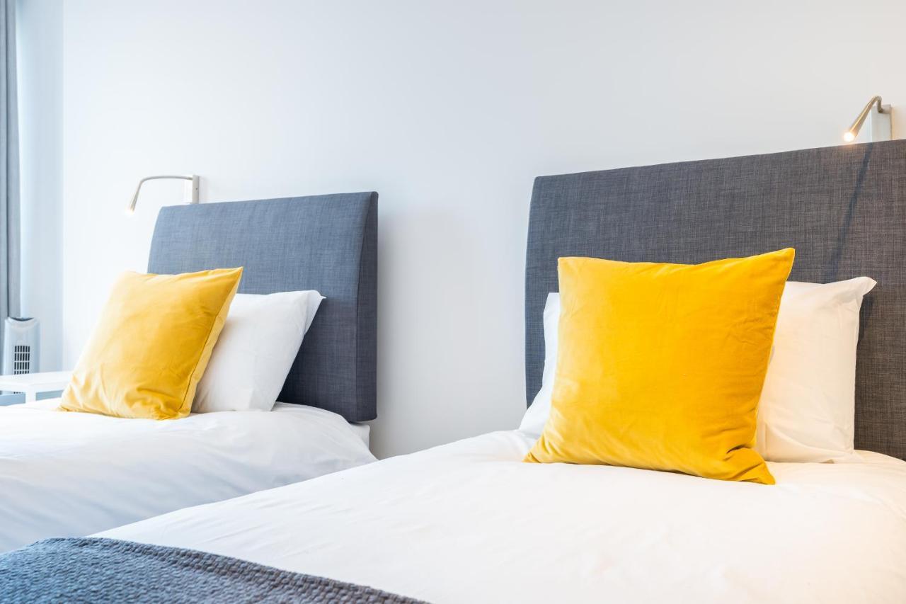St Albans 2 Bed Luxury City Apartment, 5 Mins Walk To Train & Allocated Parking ภายนอก รูปภาพ