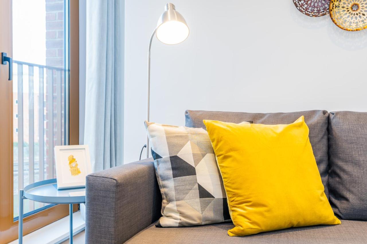 St Albans 2 Bed Luxury City Apartment, 5 Mins Walk To Train & Allocated Parking ภายนอก รูปภาพ