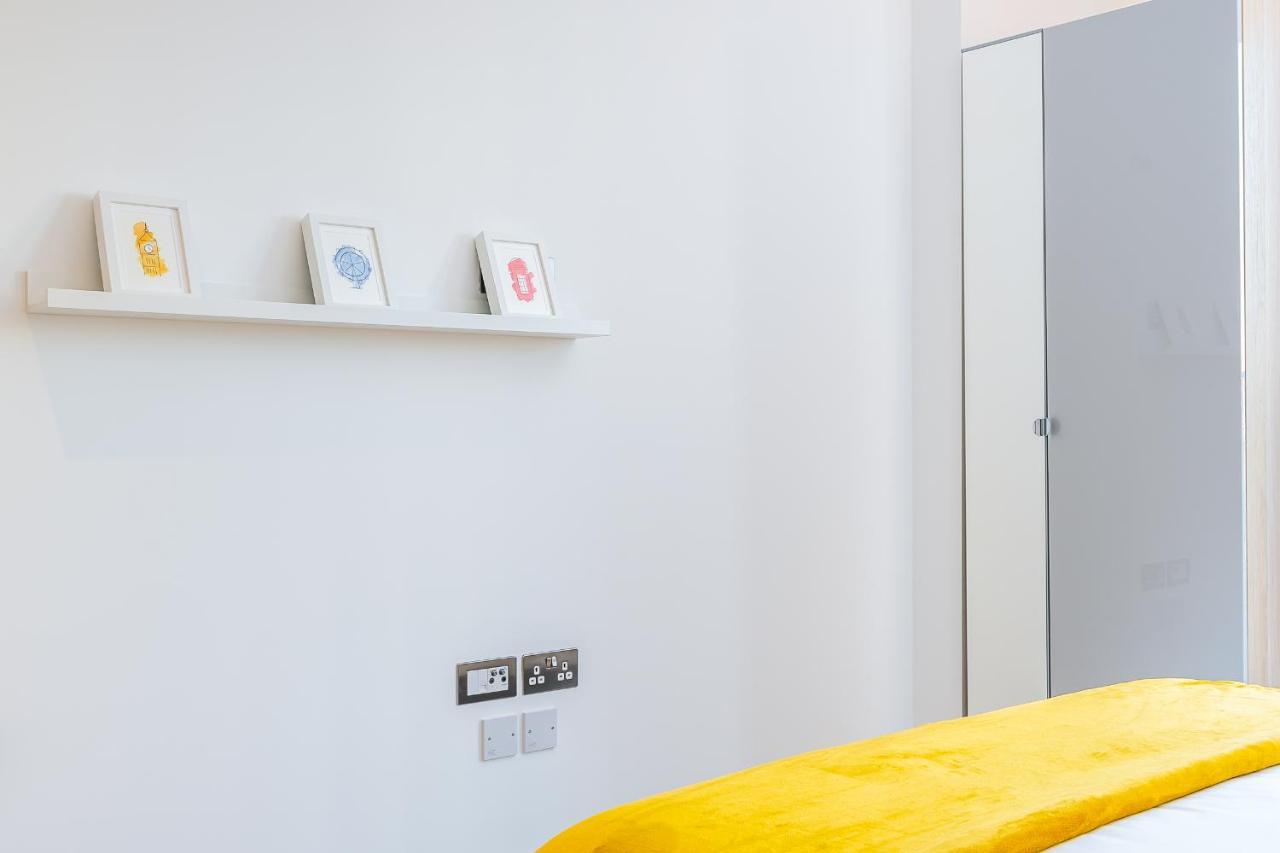 St Albans 2 Bed Luxury City Apartment, 5 Mins Walk To Train & Allocated Parking ภายนอก รูปภาพ
