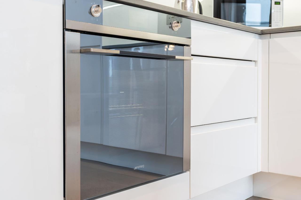 St Albans 2 Bed Luxury City Apartment, 5 Mins Walk To Train & Allocated Parking ภายนอก รูปภาพ